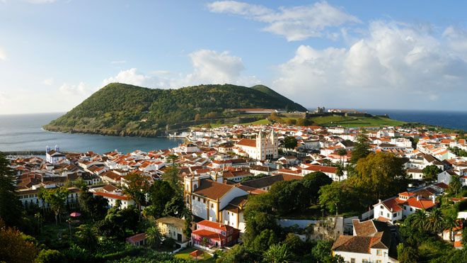 Angra e Monte Brasil
場所: Ilha Terceira nos Açores
写真: DRT, Maurício de Abreu