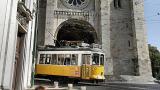 Tram 28 and Romanesque Cathedral
地方: Graça
照片: Turismo de Lisboa