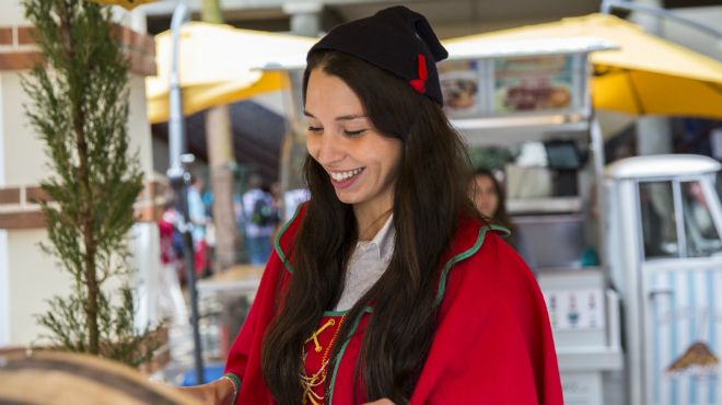 Madeira_Traditional costume with the Carapuça
Ort: Madeira_Mercado dos Lavradores
Foto: ©GregSnell