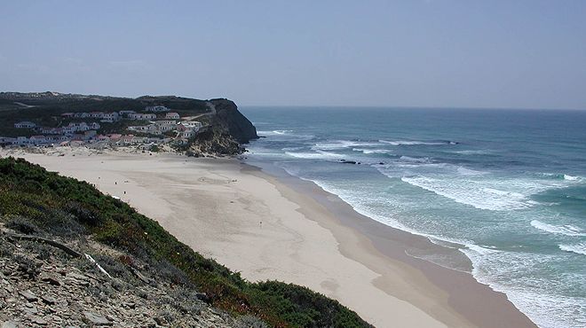 Praia do Monte Clérigo
地方: Aljezur
照片: ABAE
