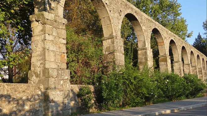 Aqueduto dos Arcos do Sardão
場所: Oliveira do Douro
写真: C. M. Vila Nova de Gaia