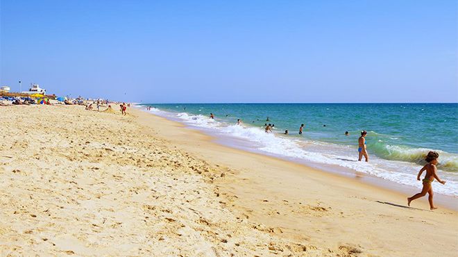 Praia da Ilha de Faro
写真: Turismo do Algarve