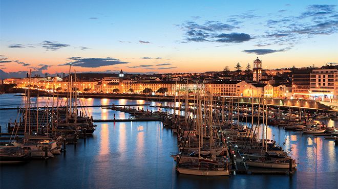 Marina de Ponta Delgada
写真: Turismo dos Açores