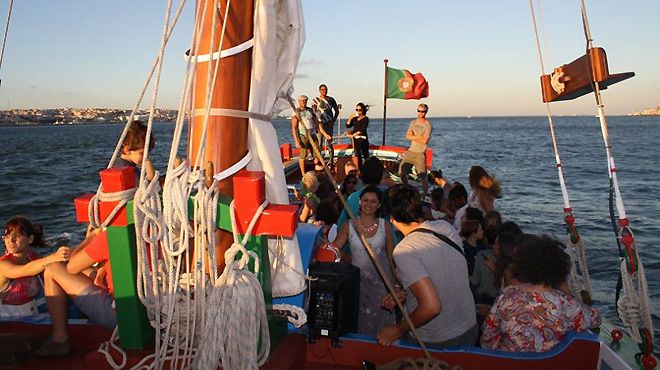 Nosso Tejo - Lisbon Traditional Boats - Sightseeing Cruises
場所: Lisboa
写真: Nosso Tejo - Lisbon Traditional Boats - Sightseeing Cruises