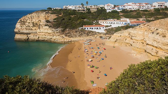 Praia de Benagil
場所: Lagoa
写真: Turismo do Algarve