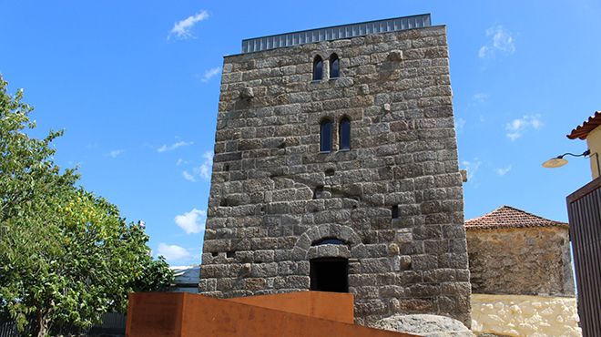 Torre dos Alcoforados
Ort: Lordelo - Paredes
Foto: Rota do Românico