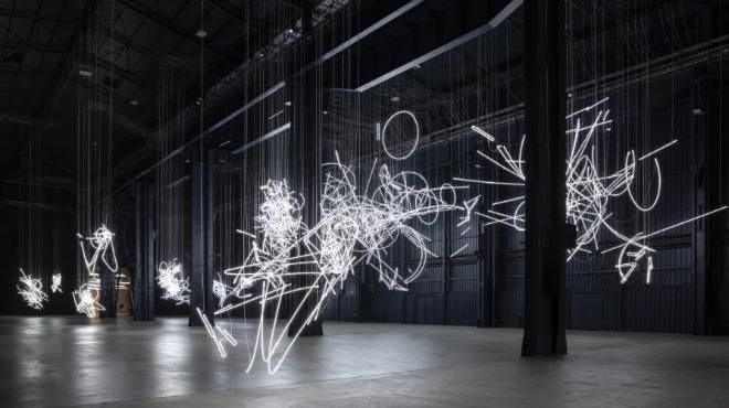 Cerith Wyn Evans: Formas no Espaço... através da Luz (no Tempo)
地方: PR
照片: DR Cerith Wyn Evans: Formas no Espaço... através da Luz (no Tempo)
地方: PR
照片: DR