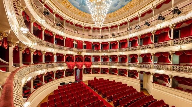 Mesas de Natal com Bordado Madeira
地方: Teatro Baltazar Dias
照片: DR