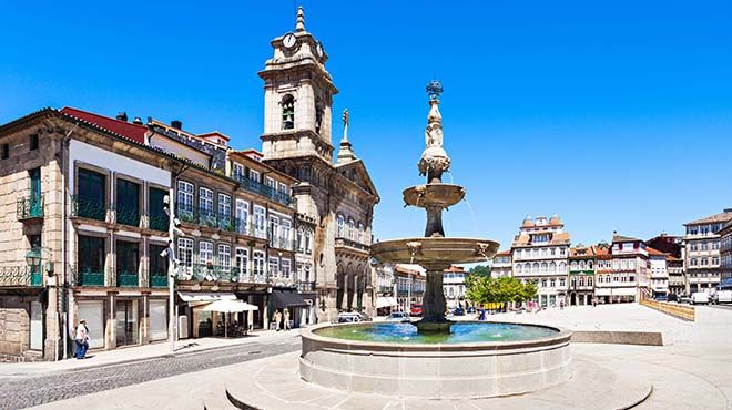 Largo do Toural
Place: Guimarães
Photo: Shutterstock_saiko3p
