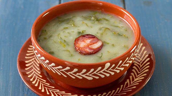 ポルトガルの伝統的なレシピ カルド ベルジ 典型的なコラードグリーンスープ Www Visitportugal Com