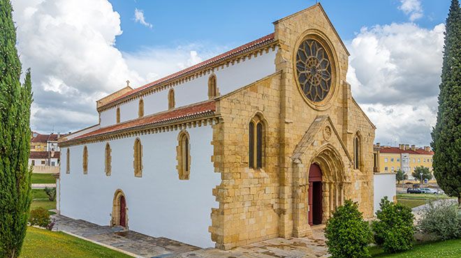 Church of Santa Maria do Olival in Tomar
Place: Tomar
Photo: shutterstock_653758831_Por milosk50 Church of Santa Maria do Olival in Tomar
Place: Tomar
Photo: shutterstock_653758831_Por milosk50