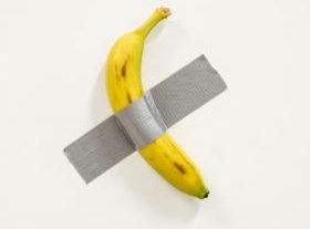 Sussuro, di Maurizio Cattelan