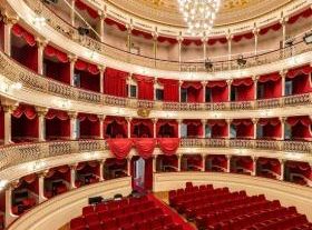 木质刺绣圣诞桌