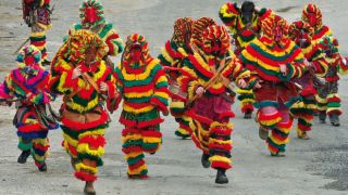 Caretos de Podence
場所: Bragança
写真: Associação Grupo de Caretos de Podence