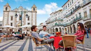 Praça do Giraldo, Évora
場所: Praça do Giraldo
写真: Turismo do Alentejo