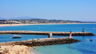 Praia
地方: Lagos
照片: Turismo do Algarve