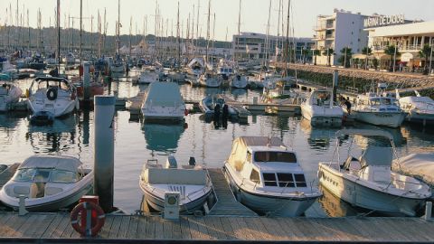 Há um porto de abrigo para a náutica de recreio na foz do Guadiana