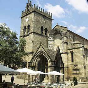 Igreja de Nossa Senhora da Oliveira場所: Guimarães写真: CMG PPacheco