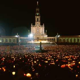 Pilgrimage to Fatima - Candlelight ProcessionPlaats: Fátima