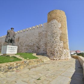 Sines castle and Vasco da Gama statuePlaats: Sines castleFoto: Turismo Alentejo