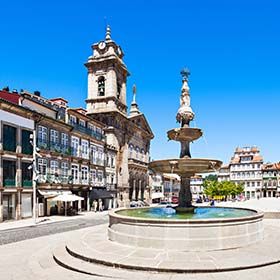 Largo do TouralPlaats: GuimarãesFoto: Shutterstock_saiko3p
