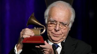 Carlos do Carmo brengt Grammy naar Portugal