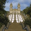 玛夫拉皇家建筑 [Mafra] 和位于布加拉 [Braga] 的耶稣朝圣所 [Bom Jesus] 已列入世界文化遗产名录