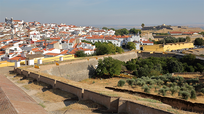 Veículo português desce escadas em Badajoz