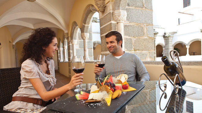  Wine and food tasting ©Turismo do Alentejo